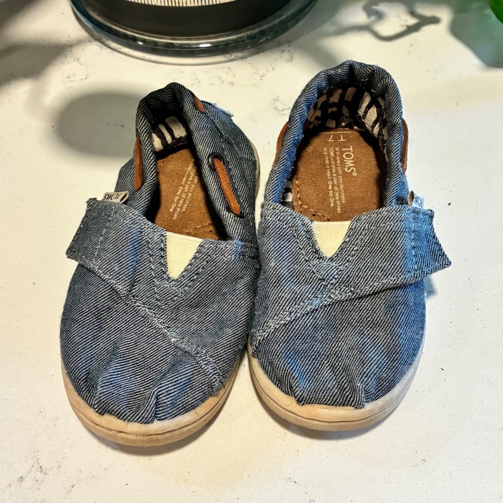 Toms Slip On Shoes 7T Blue Chambray Alpargata Boat Shoe Nautical Preppy Easy On